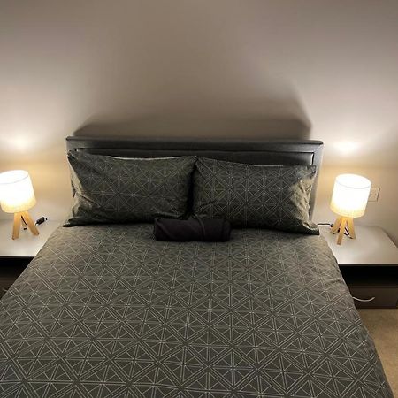 Ultra Modern Room Лондон Экстерьер фото